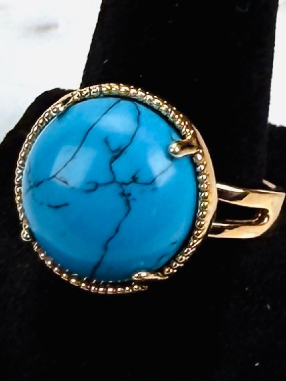 Pretty goldtone blue faux turquoise costume ring size 8